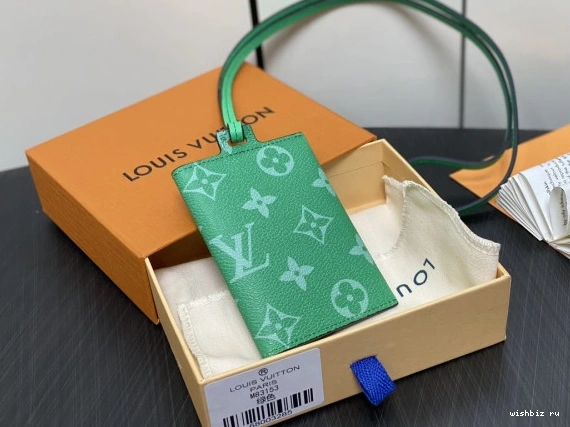 WIS Card Necklace-7.6*10*0.5CM Holder VUITTON LOUIS 0306